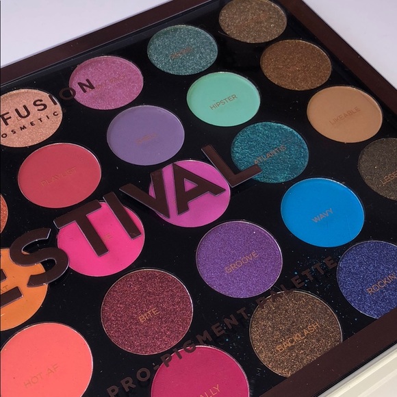 NWT Profusion Festival Eyeshadow Palette - Picture 3 of 5